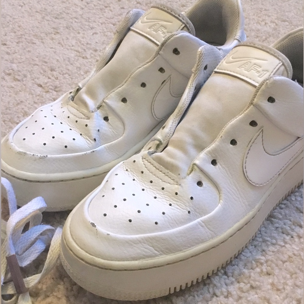 Nike AF1 - Women size 7. (Laces included)